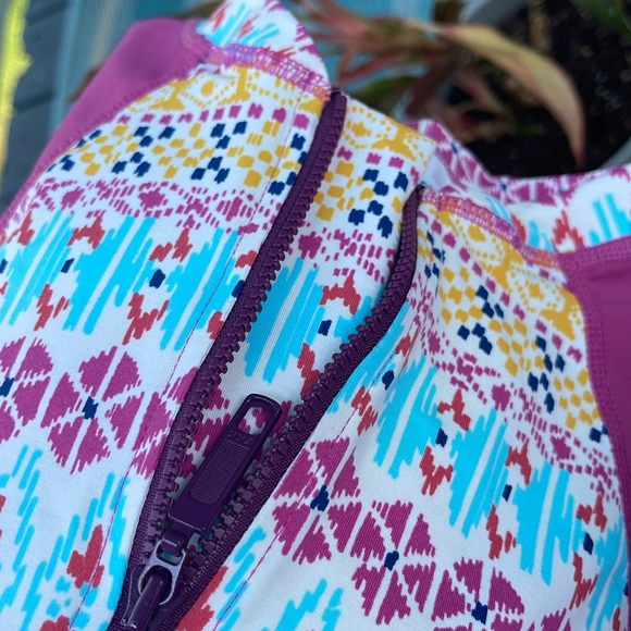 Garnet Hill Kids. Size 4 Rash guard, short sleeved taffy colored swimsuit. - Picture 5 of 6